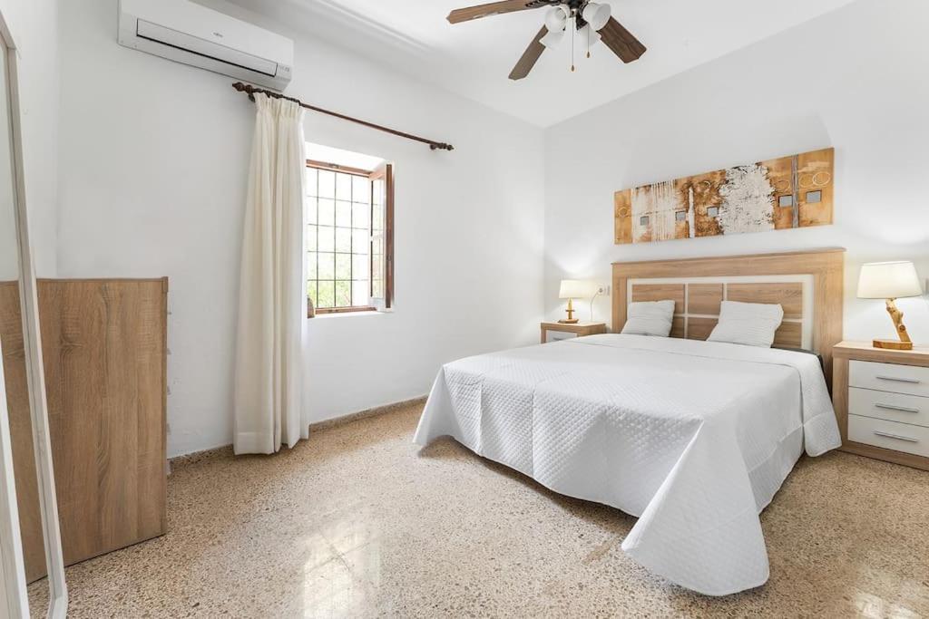 8 Guests Large Villa Near Bossa Beaches & Airport San José エクステリア 写真