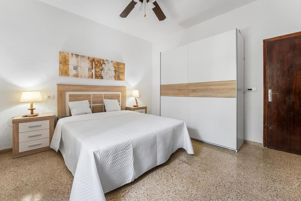 8 Guests Large Villa Near Bossa Beaches & Airport San José エクステリア 写真