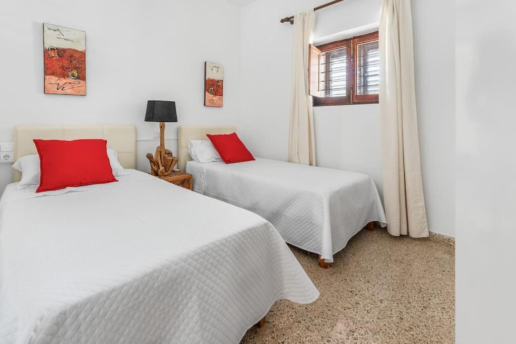 8 Guests Large Villa Near Bossa Beaches & Airport San José エクステリア 写真